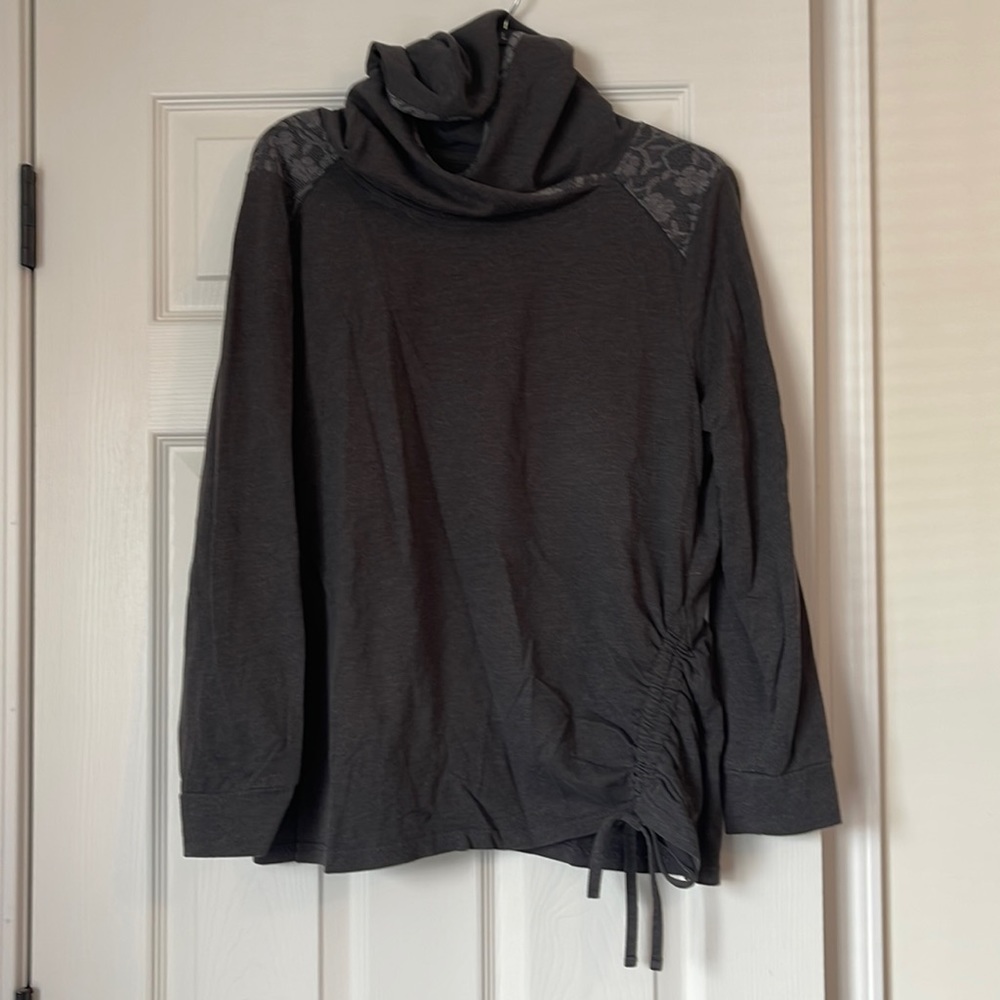 Gray sweatshirt with Floral Lace shoulders.
